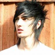 Cabelo de emo masculino