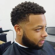 Corte de cabelo afro masculino
