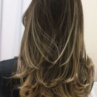 Corte de cabelo feminino medio em camadas