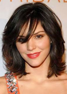corte de cabelo feminino medio repicado com franja