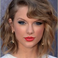 Taylor swift cabelo curto